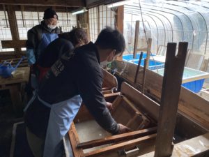 和紙の手漉き体験をしてみた。様子と感想[田立和紙の家]