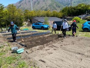 畑の畝づくり・マルチ張りをしました。様子と感想