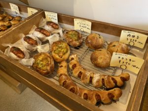 北杜市のパン屋「パン やまに」に行ってみた。様子と感想