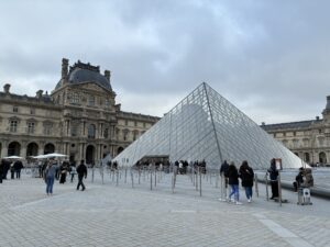 フランス・スペイン旅行記3日目〜ルーブル美術館周辺とサンルイ島をぶらぶら〜